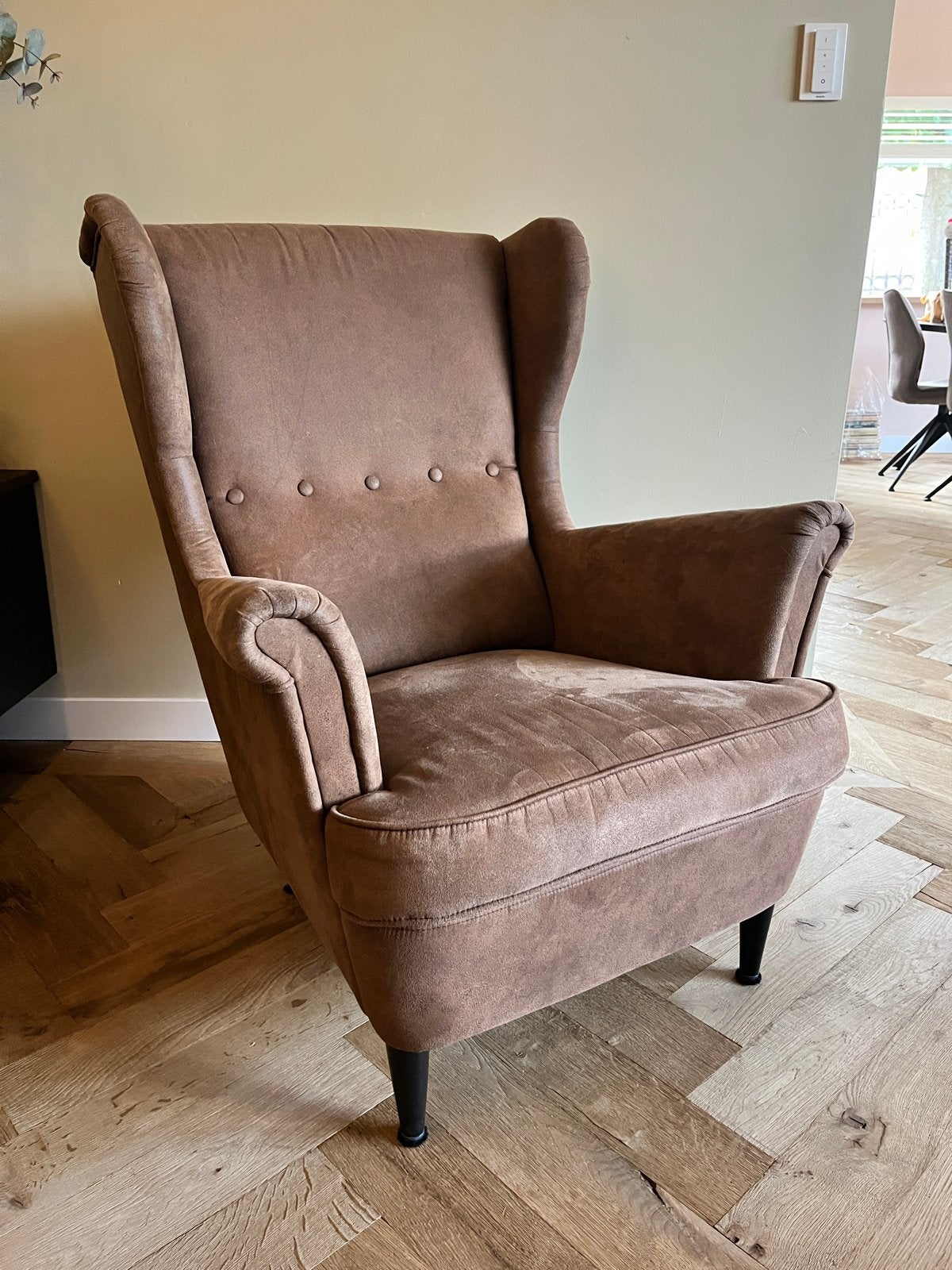 Ikea Strandmon fauteuil in bruin leer (evt 2 stuks), Huis en Inrichting, Fauteuils, Ophalen, Zo goed als nieuw, Leer