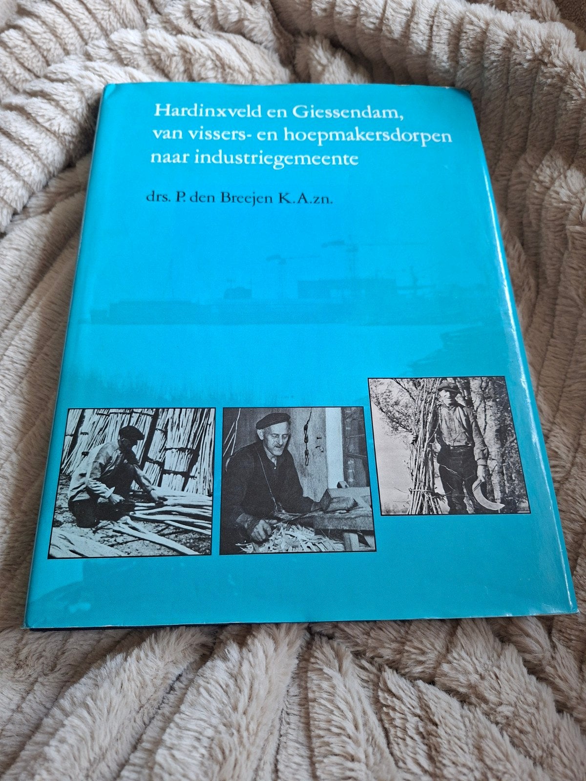 Hardinxveld en Giessendam Van Vissers- naar Industriegemeent, Ophalen of Verzenden, 20e eeuw of later, Gelezen, Drs. P. den Breejen K.A.zn.
