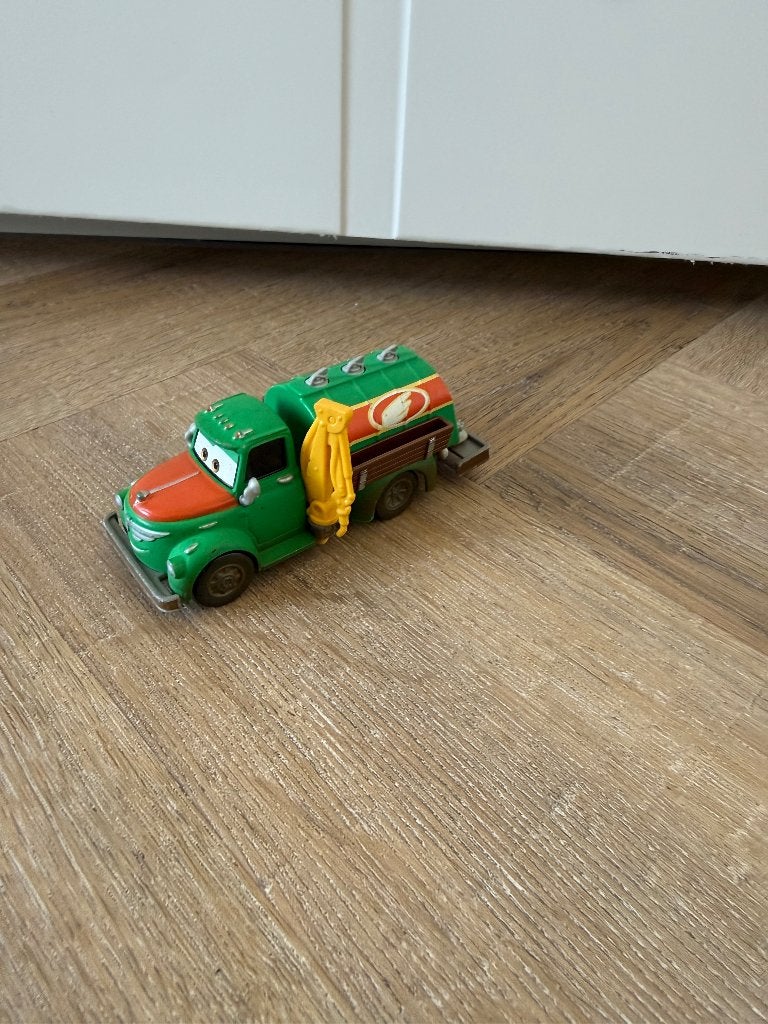 Heel goed groen Disney Planes Cars tankwagen Chug 1:55 auto, Ophalen of Verzenden, Zo goed als nieuw