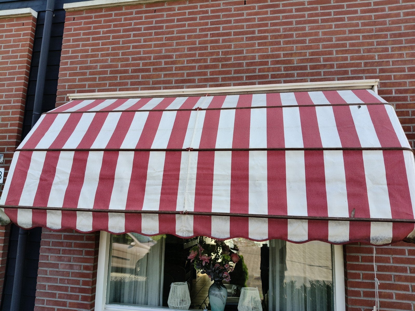 Mooi rood-wit gestreept uitvalscherm Markies, Tuin en Terras, Ophalen, Gebruikt, 250 cm tot 450 cm, Uitvalscherm