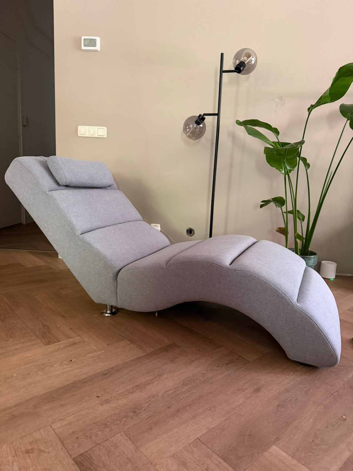 Lichtgrijze relaxfauteuil, Ophalen, Zo goed als nieuw, 50 tot 75 cm, Stof