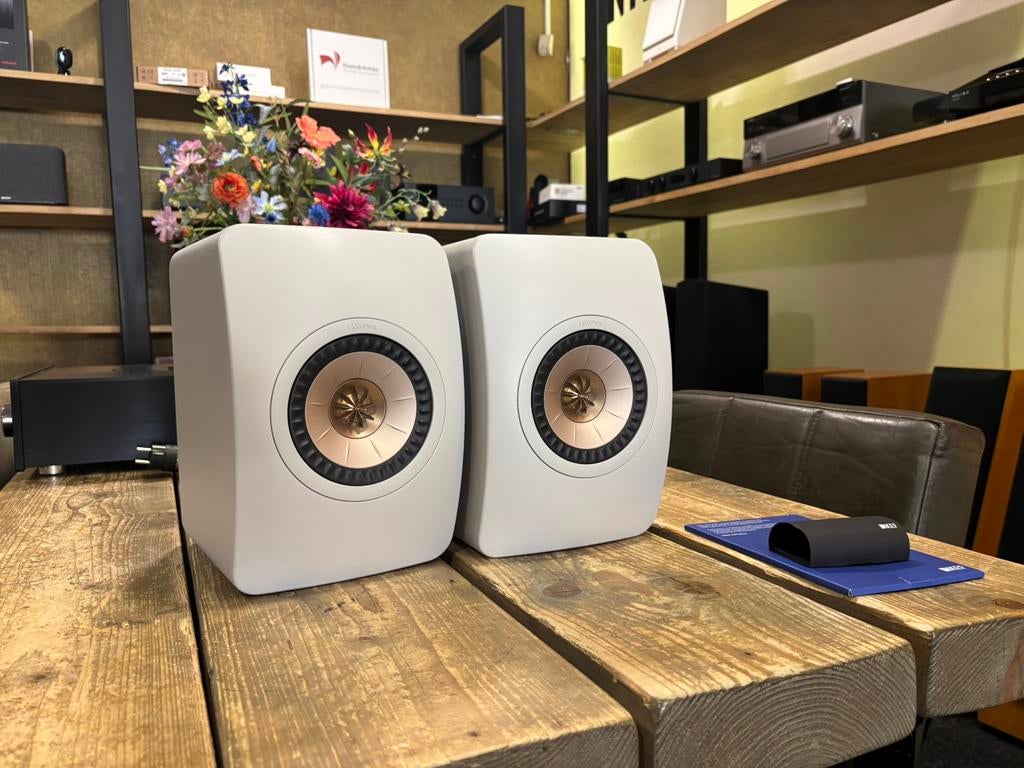 KEF LS50 Meta Sand Shell (Set van 2), Audio, Tv en Foto, Luidsprekers, Nieuw, Front, Rear of Stereo speakers, 120 watt of meer