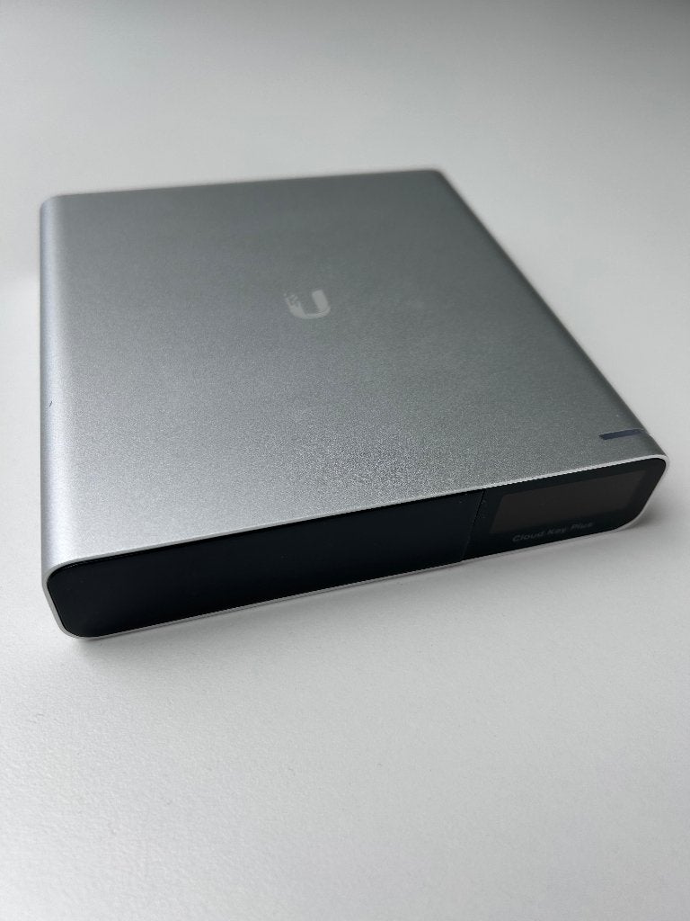 Ubiquiti UniFi Cloud Key Plus Gen2 (UCK-G2-PLUS) controller, Ophalen of Verzenden, Zo goed als nieuw, Router, Ubiquiti