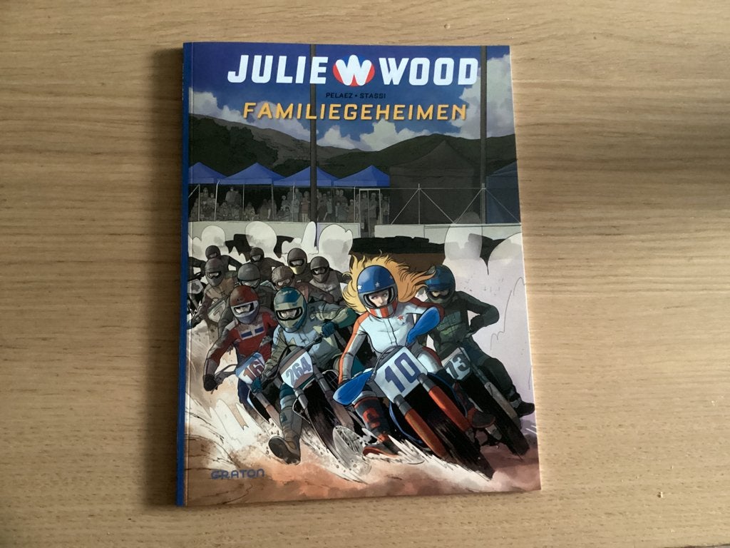 Julie Wood - 2 Familiegeheimen (2026), Eén stripboek, Ophalen of Verzenden, Zo goed als nieuw