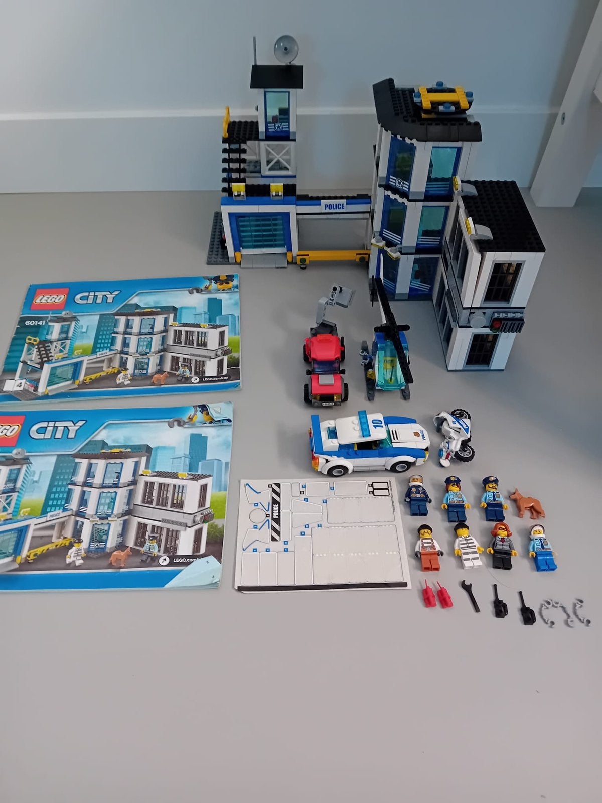 Lego City Politiebureau 60141 - Complete set met instructies, Kinderen en Baby's, Speelgoed | Duplo en Lego, City, Lego, Ophalen of Verzenden