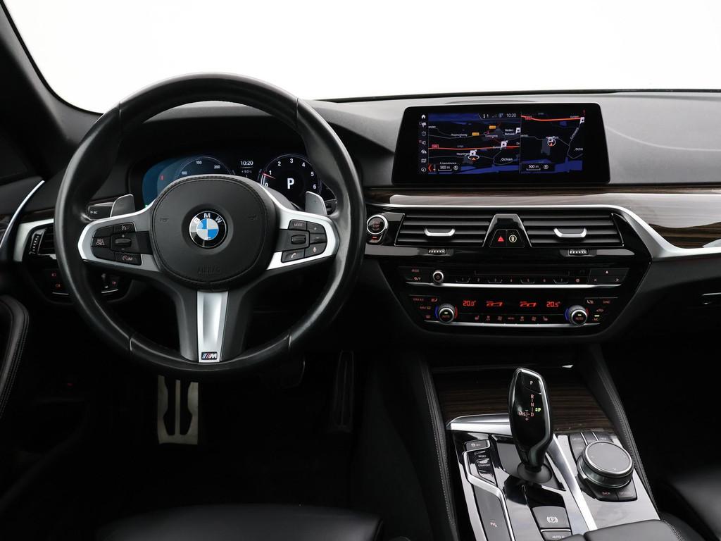 BMW 5-serie Touring 520i 184 PK M-SPORT H.E AUT. *ALMANDINBR, Auto's, Automaat, 1998 cc, Achterwielaandrijving, 4 cilinders