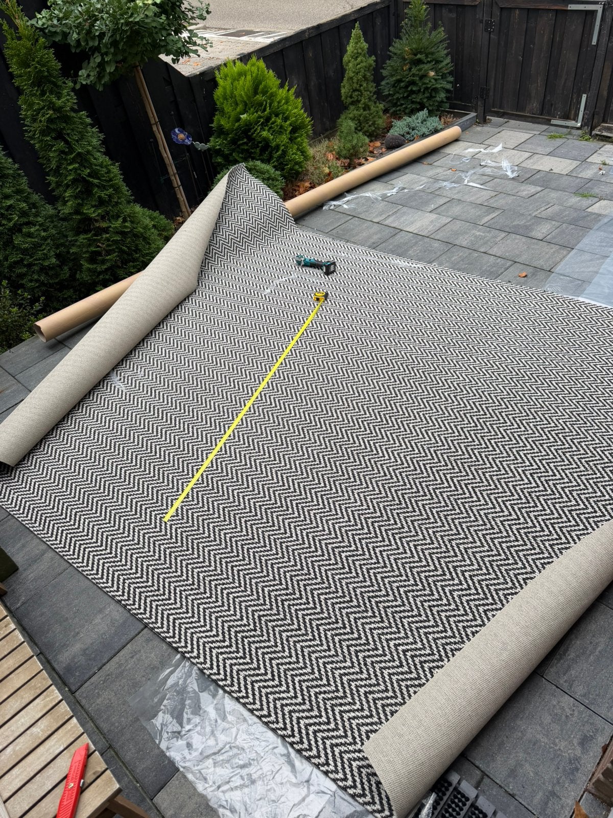 Nieuw stuk vloerbedekking 249cm*325cm Anzac Zwart, Ophalen, Nieuw, Zwart, Tapijt
