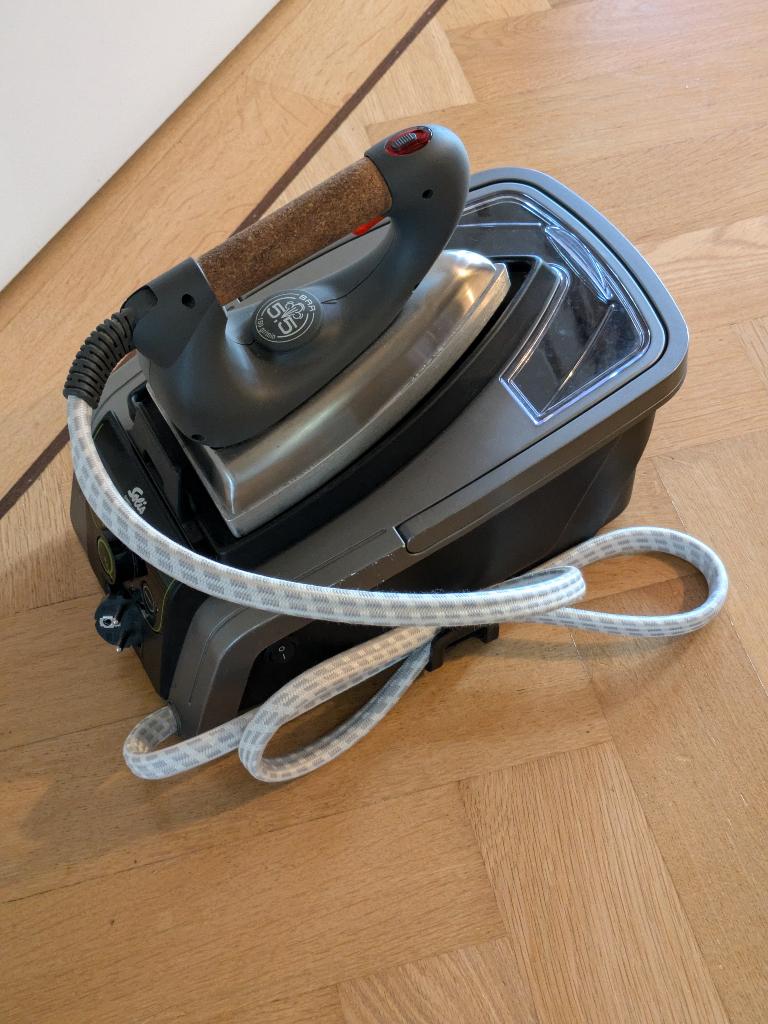 Stoomstrijkijzer Solis Steampower Pro Eco, Witgoed en Apparatuur, Strijkijzers en Strijkplanken, Ophalen, Gebruikt, Strijkijzer met snoer
