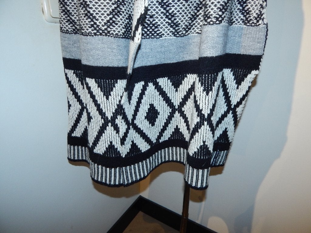 Marccain heerlijk grote shawl gebreid in motief zwart wit, Kleding | Dames, Mutsen, Sjaals en Handschoenen, Verzenden, Maat 46/48 (XL) of groter
