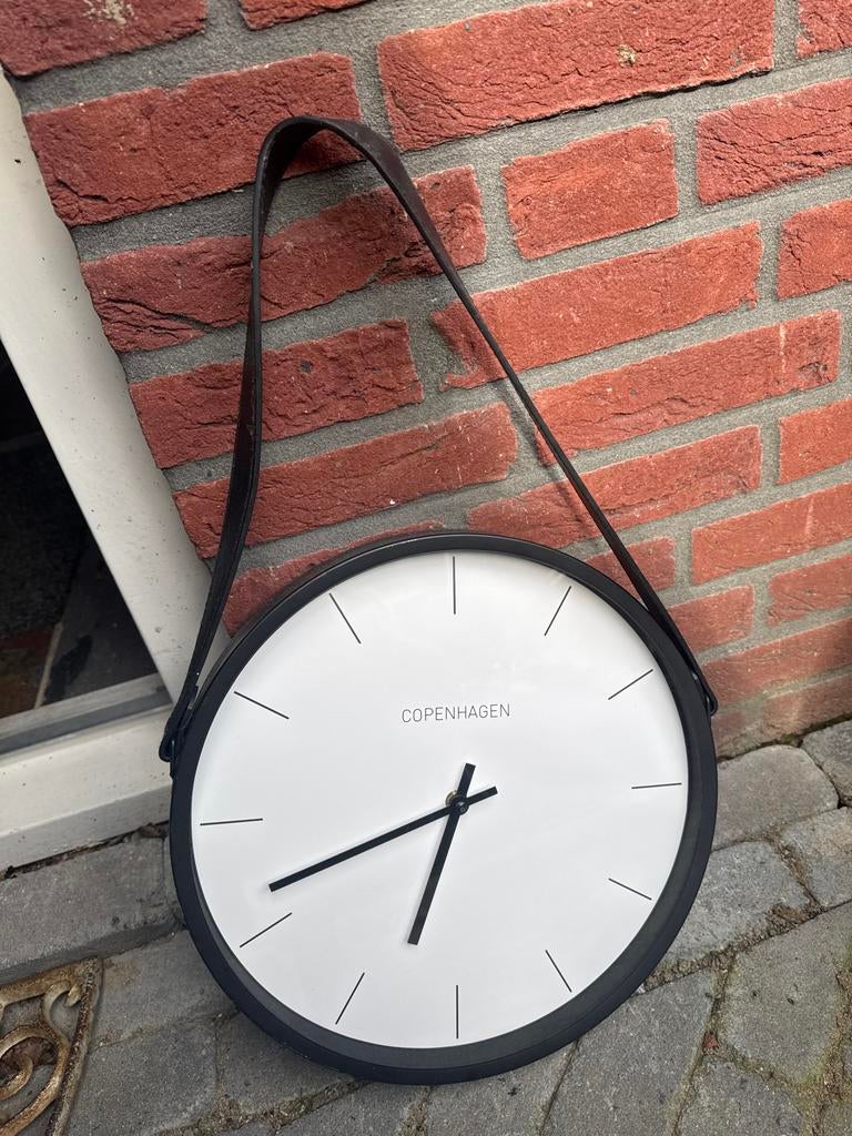 Moderne Hangklok 'Copenhagen' - Zwart/Wit Design, Ophalen, Gebruikt, Analoog, Wandklok