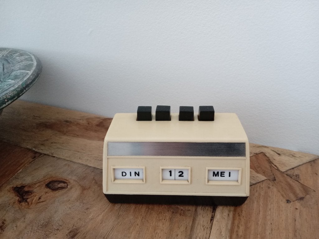 space age eeuwigdurende kalender, Verzamelen, Retro, Huis en Inrichting, Ophalen