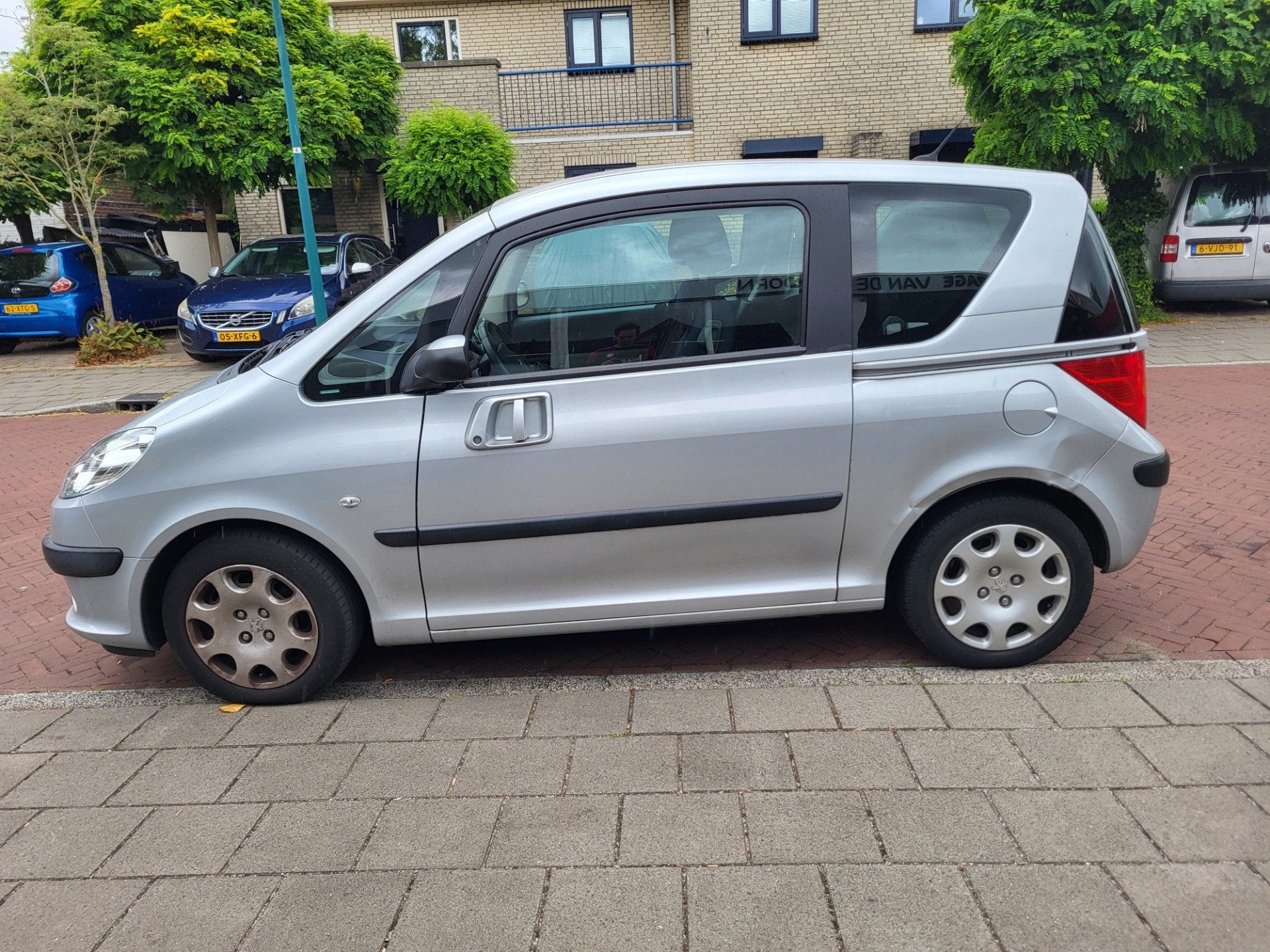 Peugeot 1007 1.4-16V Sesam Gentry eerste eigenaar +nieuwe ap, Auto's, Voorwielaandrijving, Stof, 4 cilinders, 610 kg