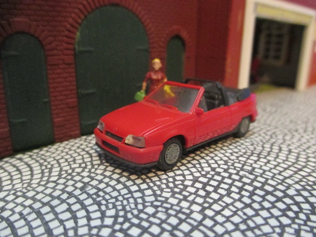 Opel Kadett E Gsi Cabrio - Herpa rood, Ophalen of Verzenden, Zo goed als nieuw, Auto, Herpa