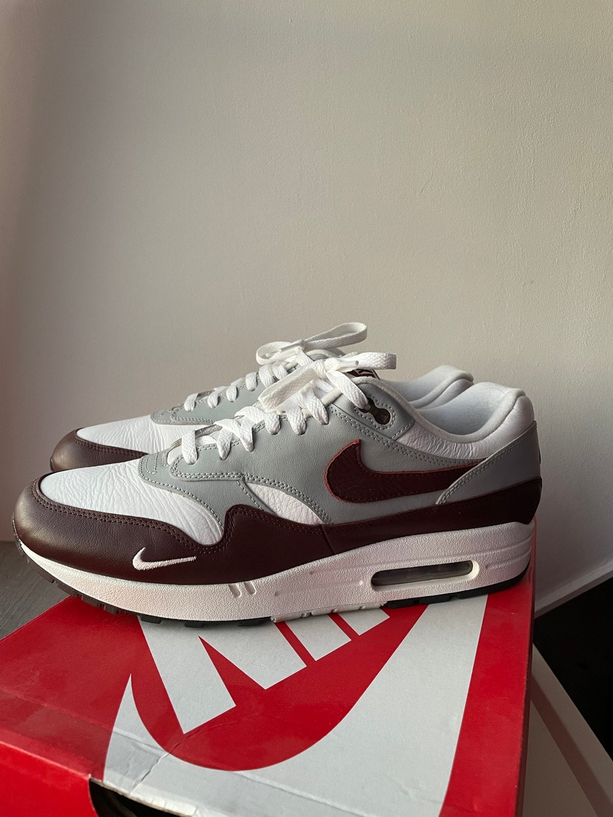 Nike Air Max 1 PRM 'Mystic Dates' - Maat 47, Kleding | Heren, Schoenen, Overige kleuren, Ophalen of Verzenden, Sneakers of Gympen