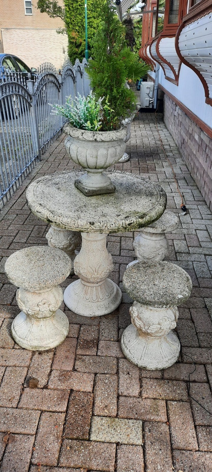 Stenen tuinset met ronde tafel en 4 krukjes, Tuin en Terras, Ophalen of Verzenden, Gebruikt