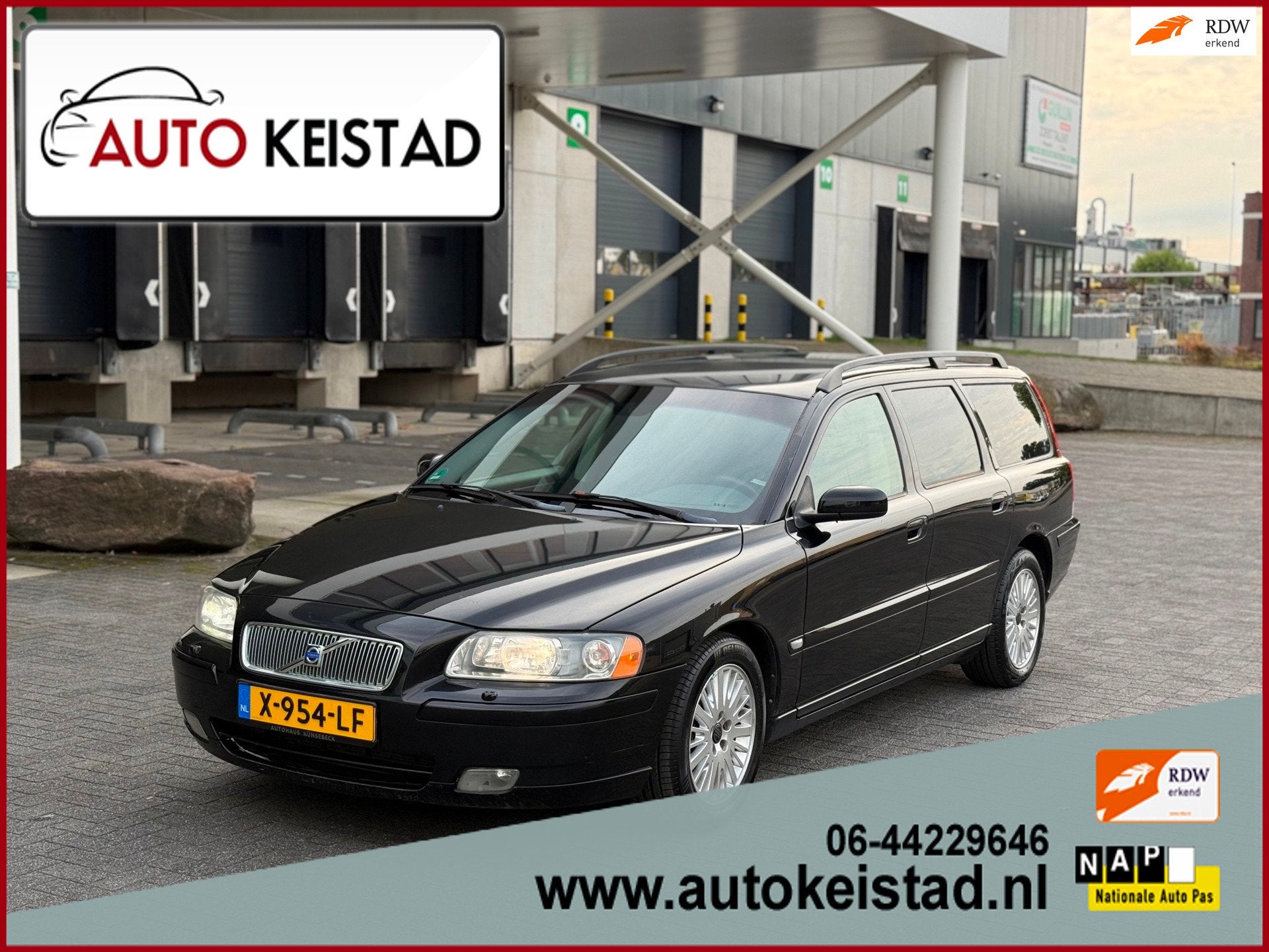 Volvo V70 2.5T Momentum AUTOMAAT LEDER/XENON/MEMORY! YOUNGTI, Auto's, 1525 kg, Zwart, Euro 4, Geïmporteerd