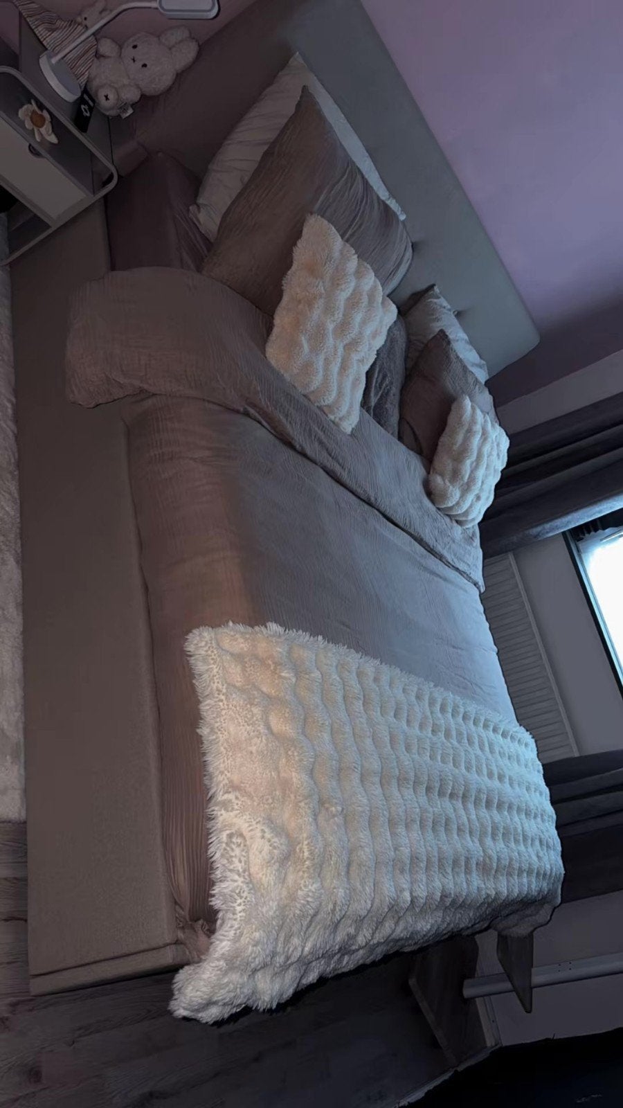 Tweepersoonsbed met gestoffeerd hoofdbord, Huis en Inrichting, Slaapkamer | Bedden, Ophalen, Beige, Tweepersoons, 140 cm