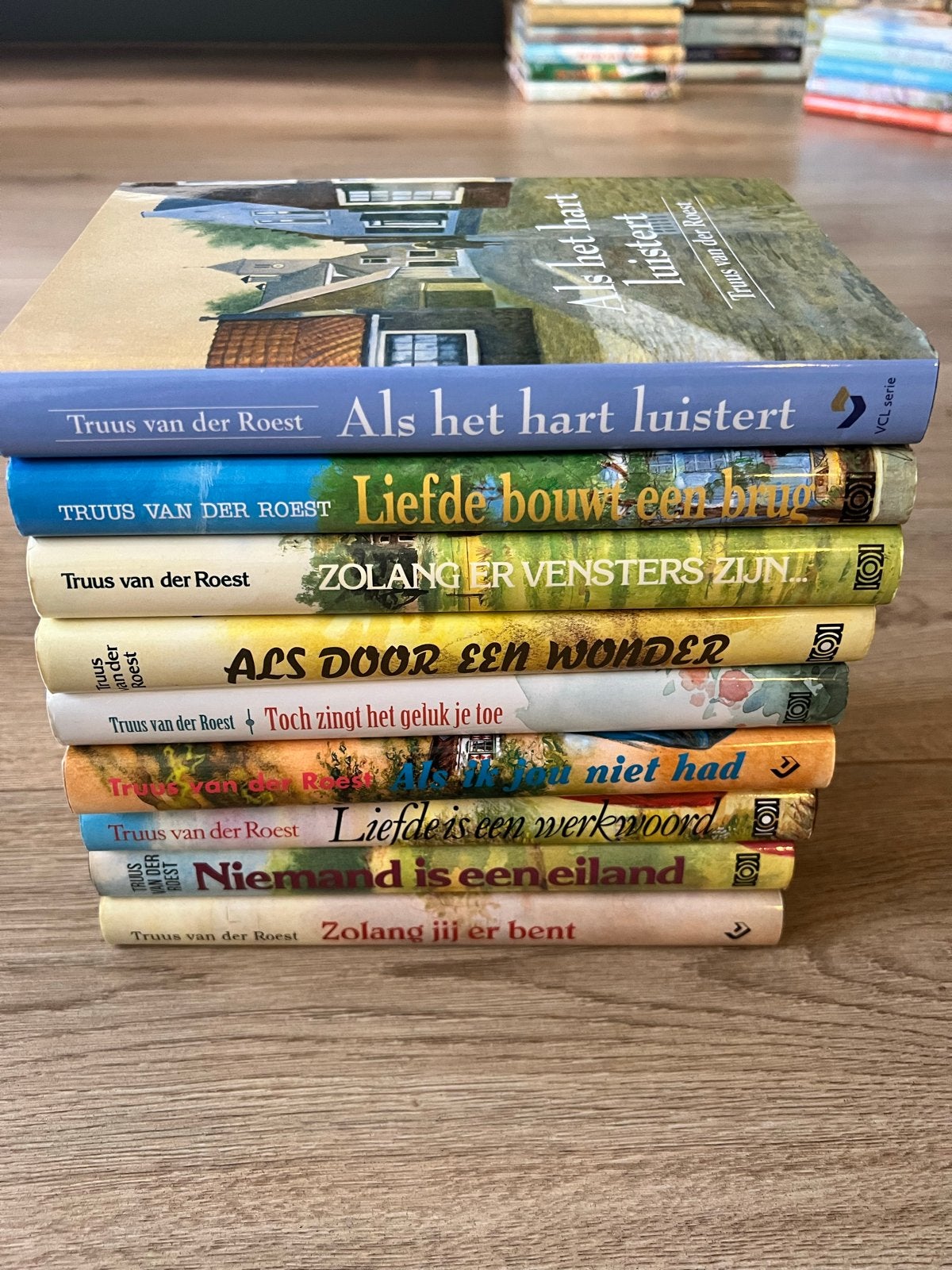 9 boeken van Truus van der Roest - Romantische Romans, Boeken, Ophalen of Verzenden, Gelezen, Nederland