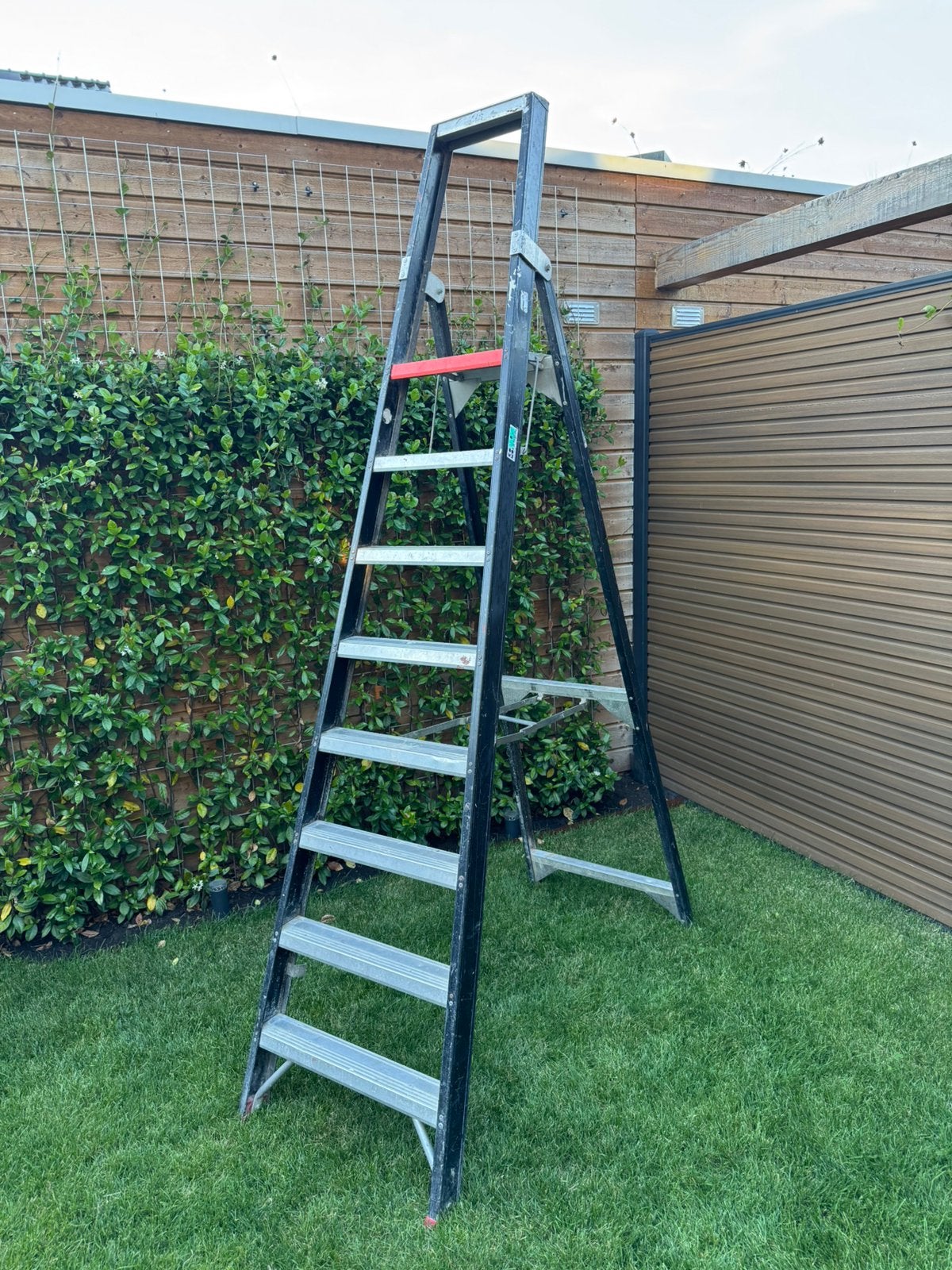 Altrex Taurus enkel oploopbare trap 8 treden, Doe-het-zelf en Verbouw, Ladders en Trappen, Ophalen, Zo goed als nieuw