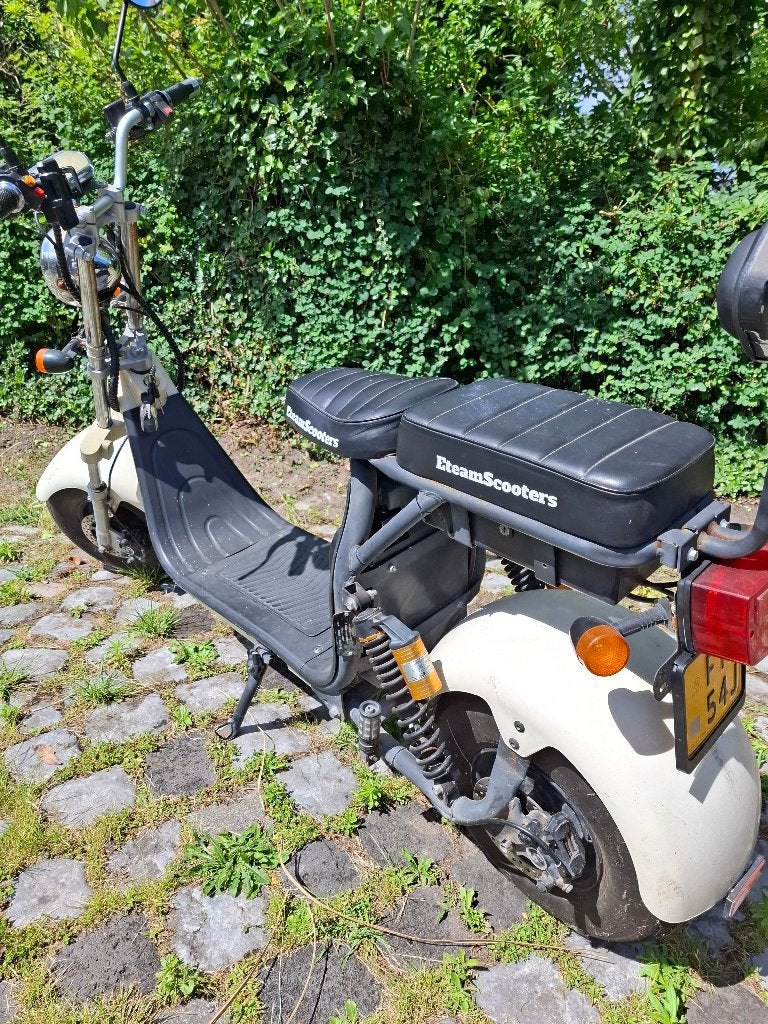 E-scooter / E-Chopper - Wit, Gebruikt, Minder dan 47 cm, 30 tot 50 km per accu, Ophalen