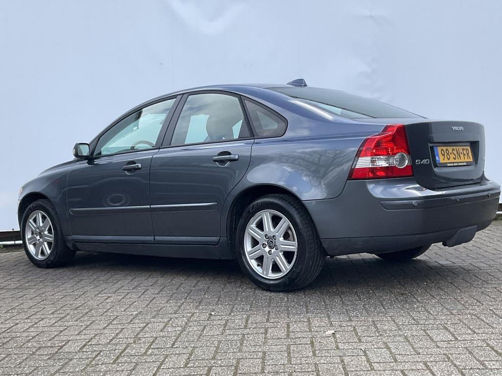 Volvo S40 2.4 5-Cil Automaat Cruise Leer Clima Trekhaak NL-A, Gebruikt, Parkeersensor, 700 kg, 2435 cc