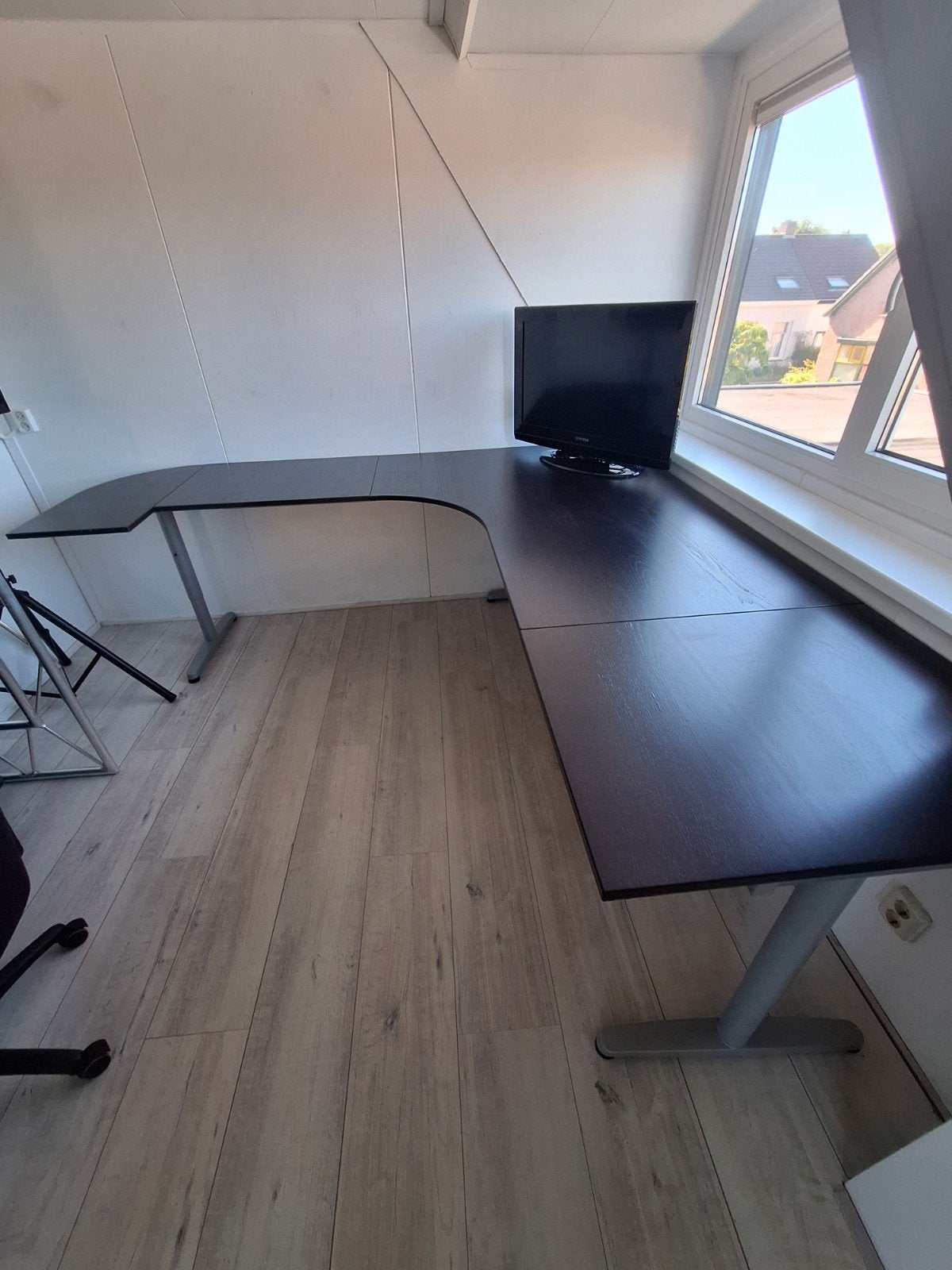 Ruim hoekbureau, donkerbruin, ideaal voor thuiskantoor, Huis en Inrichting, Ophalen, Gebruikt, Spaanplaat of MDF, Hoekbureau
