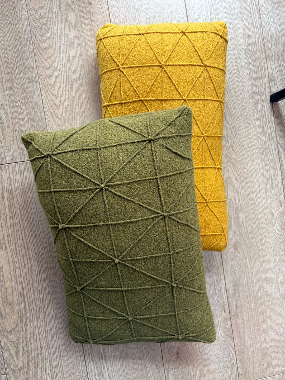 2 Kussens 50x35 - Geel en Groen met Patroon loods 5, Gebruikt, Meerkleurig, Met print, Ophalen of Verzenden
