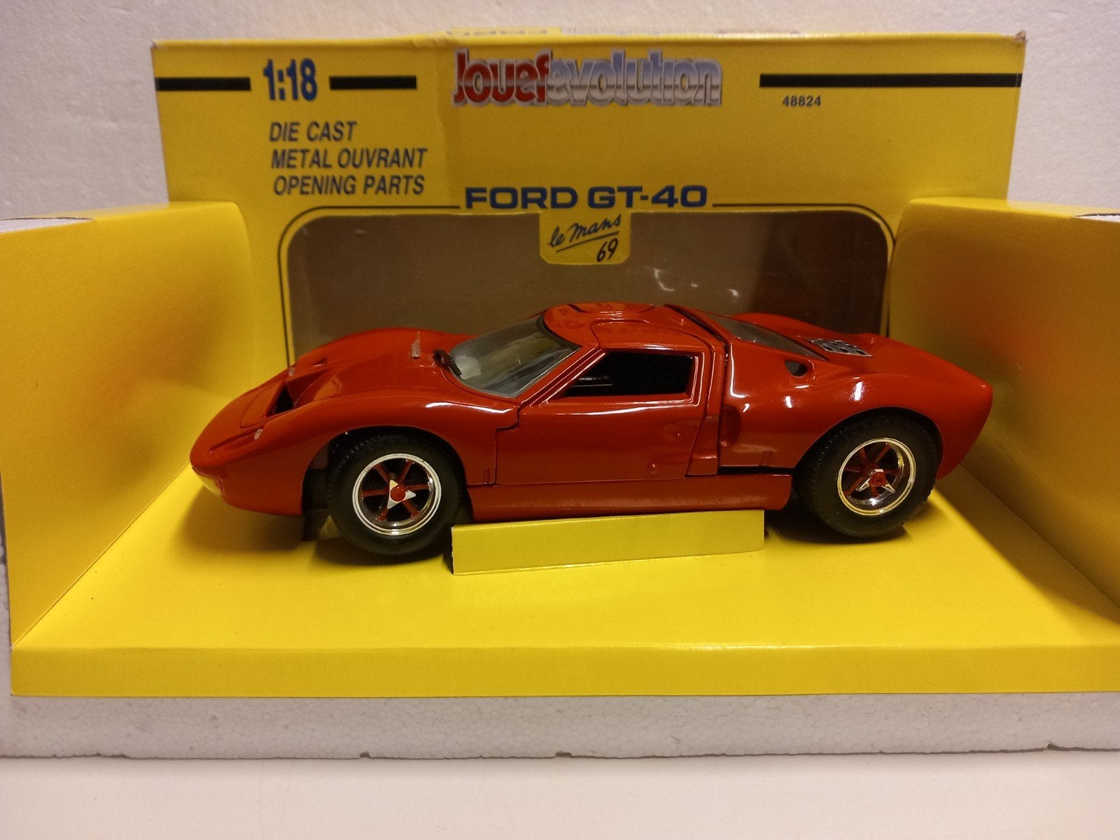 Ford GT40 1969 rood Jouef Revell metal 1:18 KRD, Ophalen of Verzenden, Zo goed als nieuw, Auto, Revell