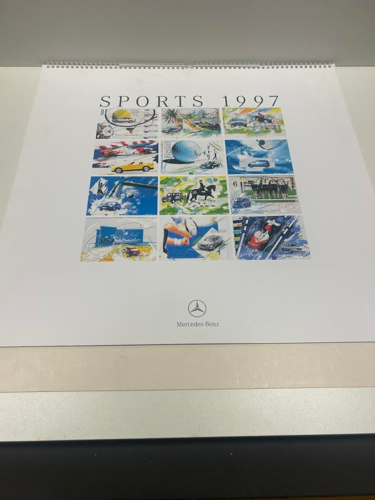 Unieke mercedes benz kalender 1997 sports edition, Diversen, Ophalen, Maandkalender, Zo goed als nieuw