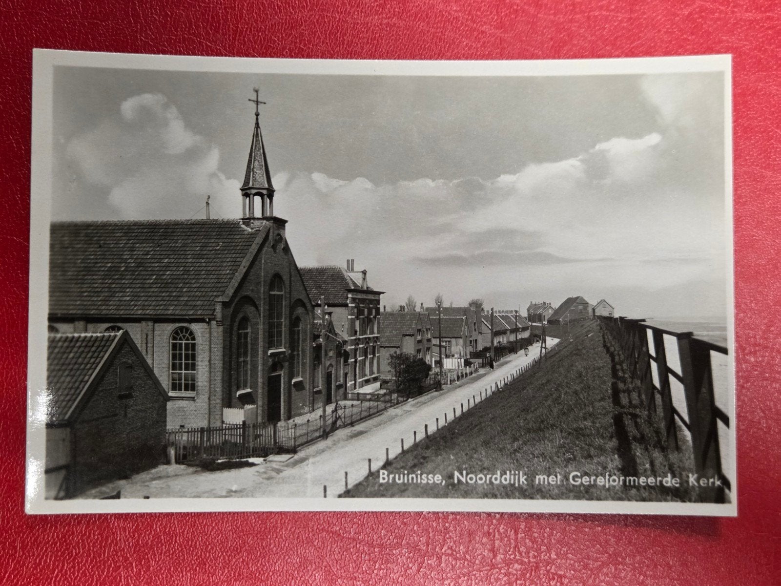 Bruinisse bij Oosterland Noorddijk met Gereformeerde Kerk, Ophalen of Verzenden