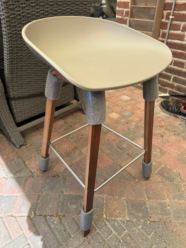 HAY barkruk 2x met houten poten, Huis en Inrichting, Barkrukken, Gebruikt, Met voetsteun, 60 tot 90 cm, Ophalen of Verzenden