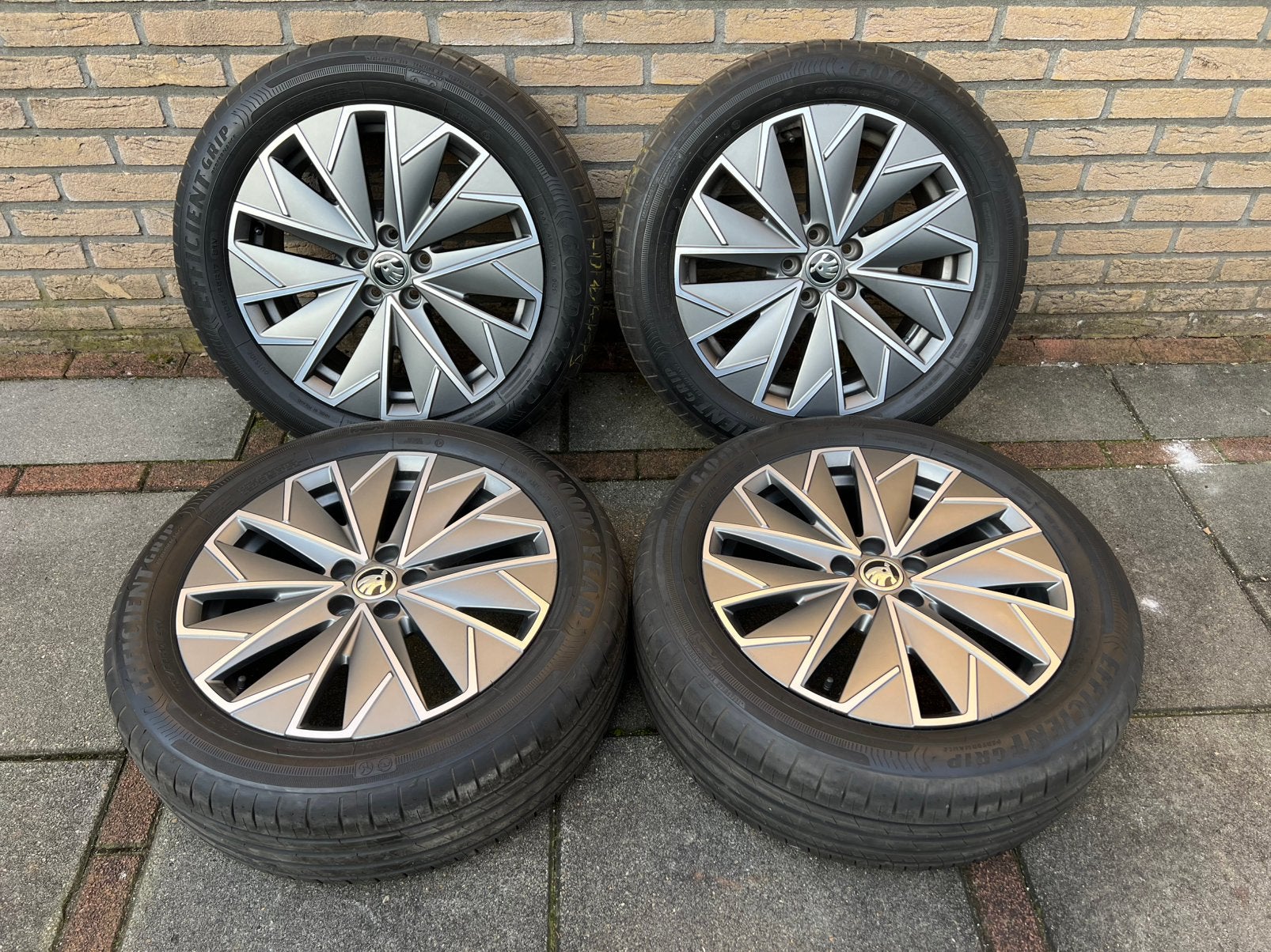 17 inch ORG Skoda kamiq velgen met banden 5x100, Auto-onderdelen, Ophalen, Banden en Velgen, Nieuw, 17 inch