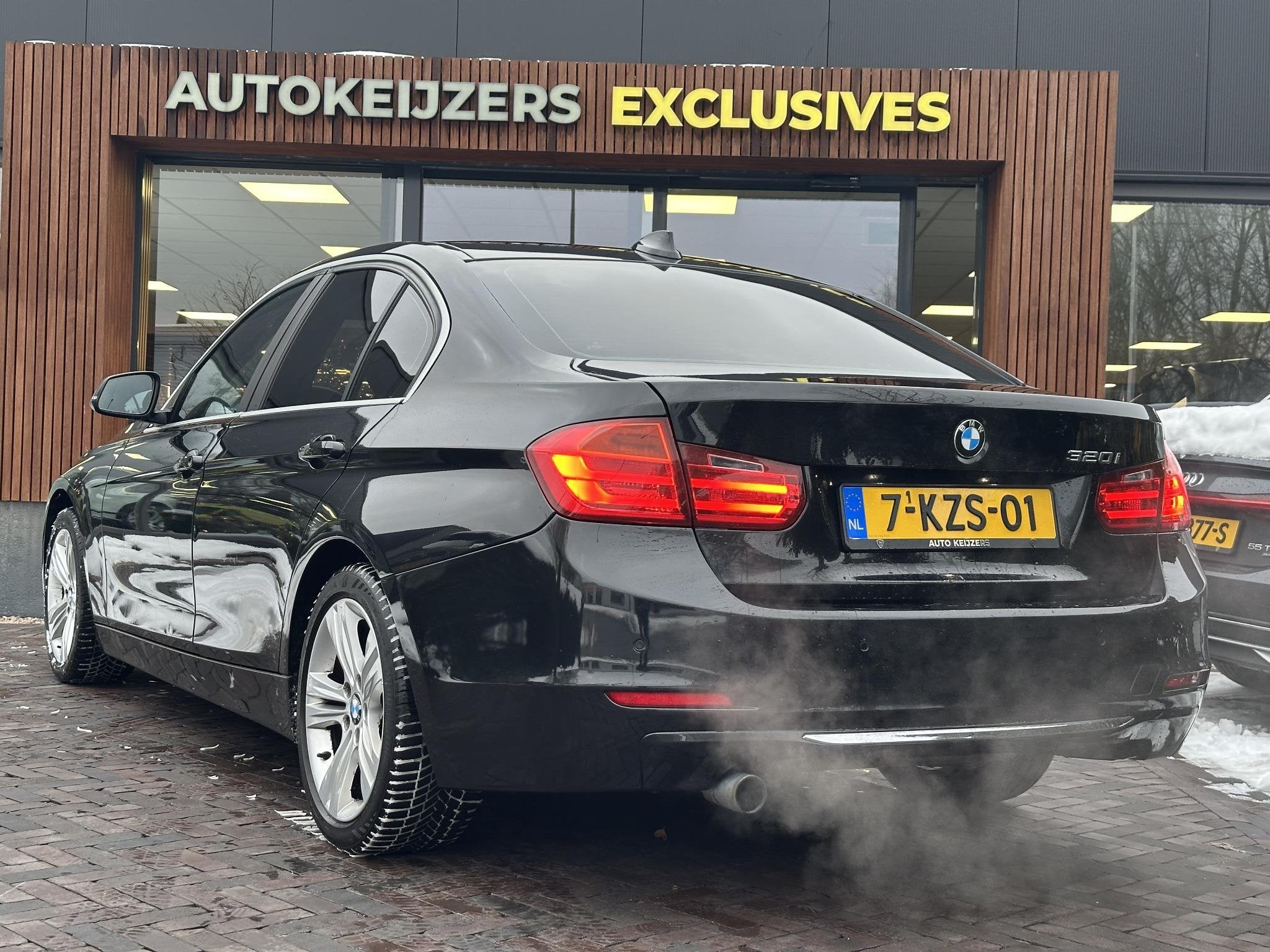 Foto 3 van BMW 3-serie 320i EfficientDynamics Edition High Executive Xe