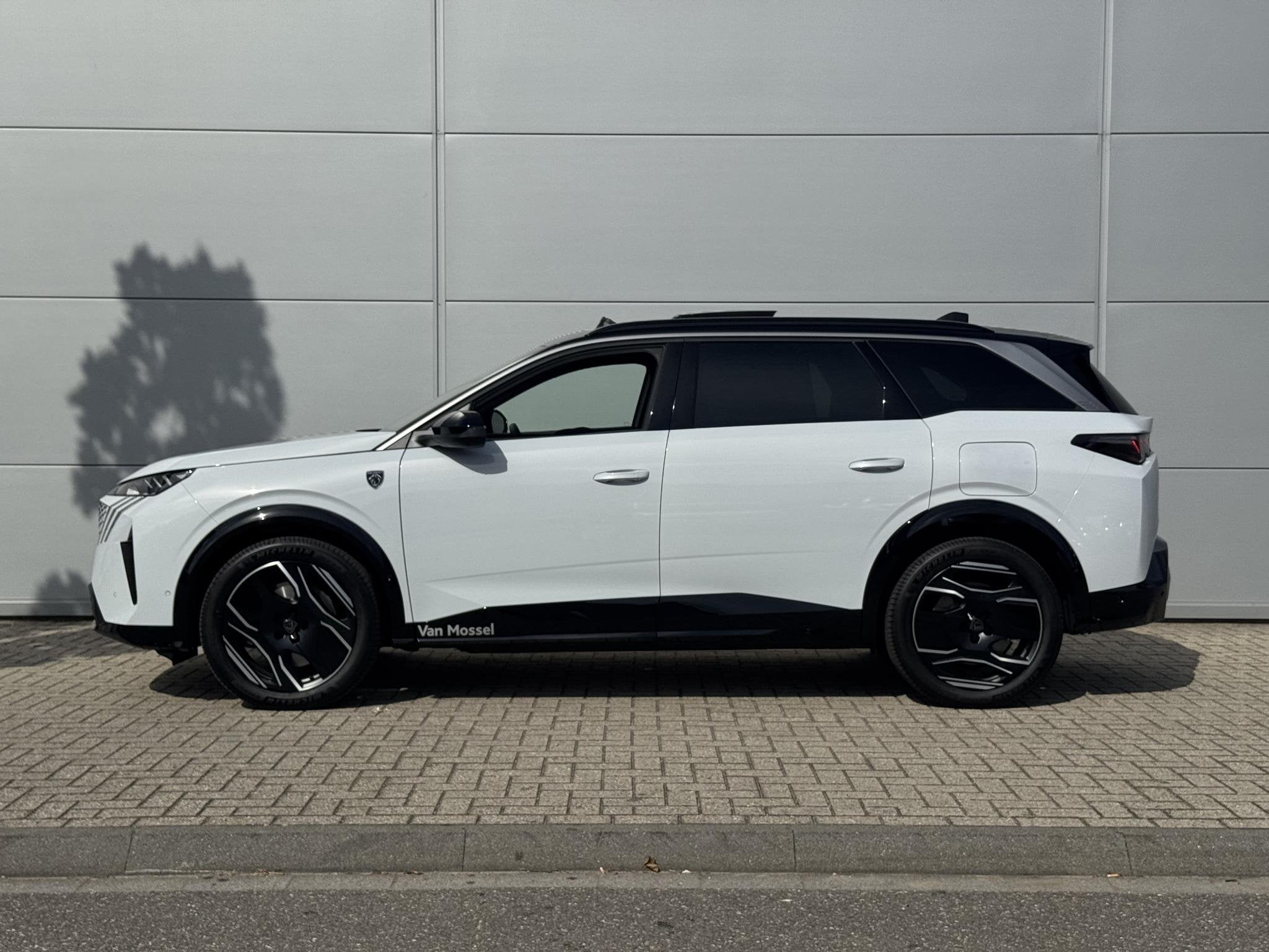 Peugeot e-5008 GT Exclusive 73 kWh 7p | Panoramisch schuifda, Auto's, 213 pk, 7 stoelen, Wit, 1000 kg