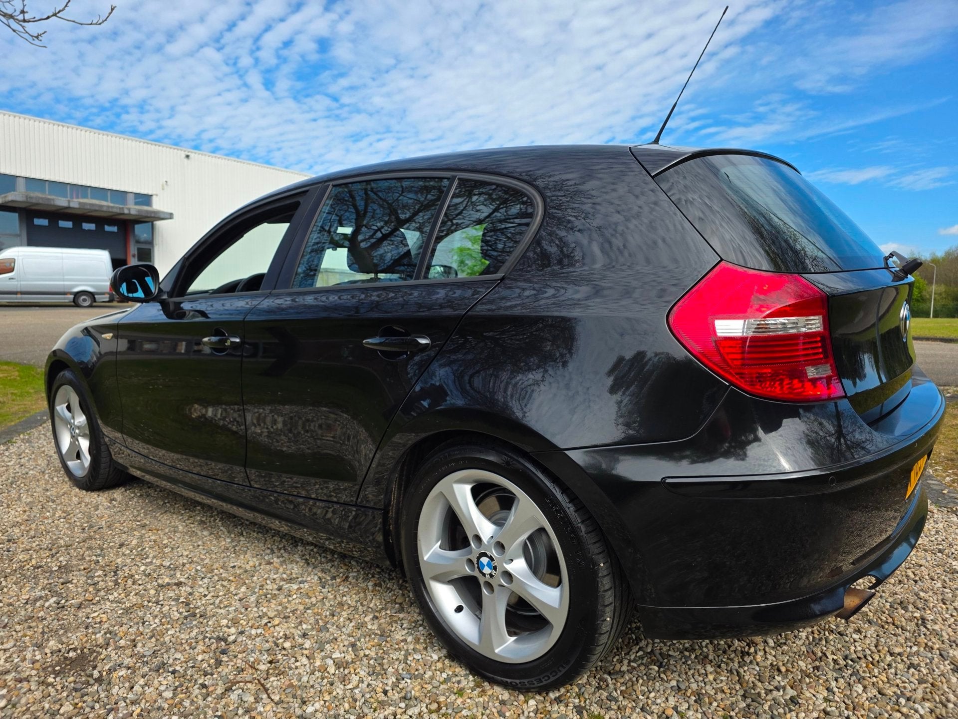 BMW 1-serie 118i High Executive AUTOMAAT/airco/XENON/cruise, Auto's, Zwart, Geïmporteerd, 1275 kg, 1-Serie