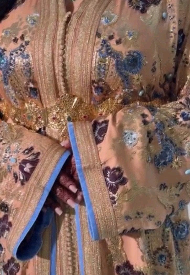 Prachtige Marokkaanse Takshita- Bruids- of Feestkleding, Trouwjurk, Meerkleurig, Soumia Selas, Ophalen of Verzenden