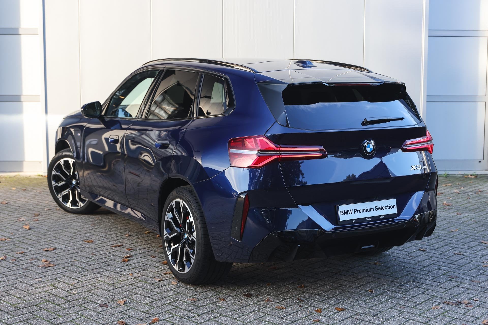 BMW X3 30e xDrive M Sport Automaat / Trekhaak / Panoramadak, Gebruikt, Euro 6, 4 cilinders, Blauw