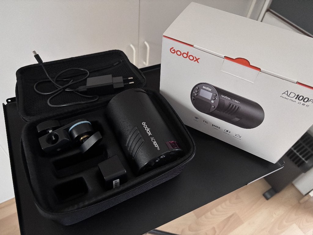 Godox AD100Pro met AK-R1 accesoireskit en softbox, Ophalen of Verzenden, Zo goed als nieuw, Studioflitser, Godox