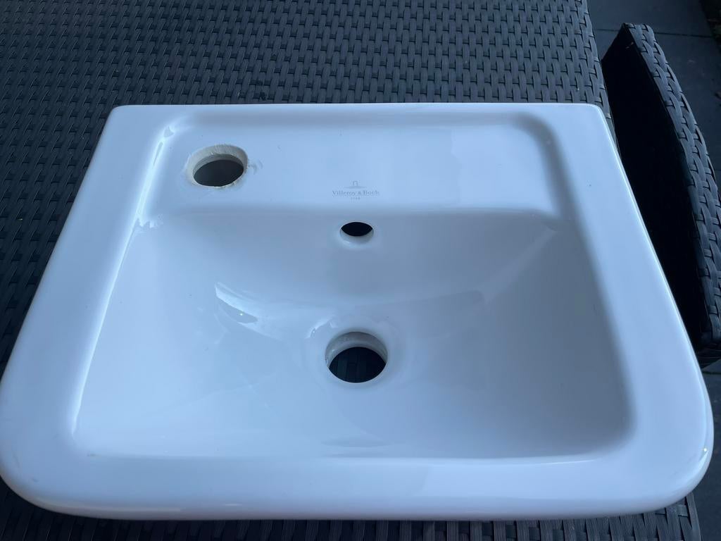 Wastafel van Villeroy en boch nieuw met beschadiging, Ophalen of Verzenden, Zo goed als nieuw, Wastafel