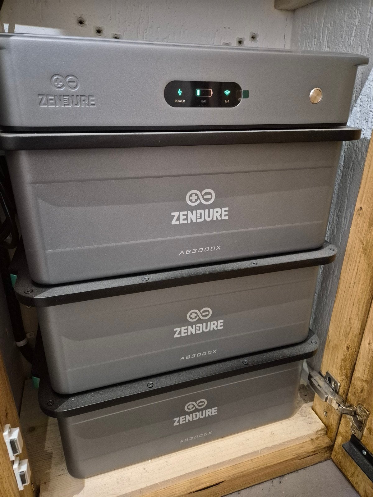 Zendure Solarflow 2400 AC met 3 batterijen (8.64KW)