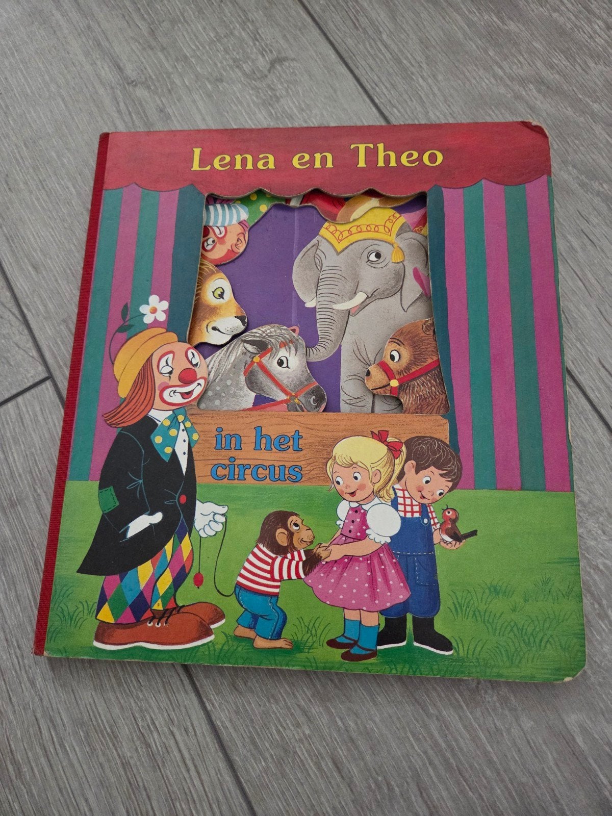 Lena en Theo in het circus, Ophalen of Verzenden, Gelezen