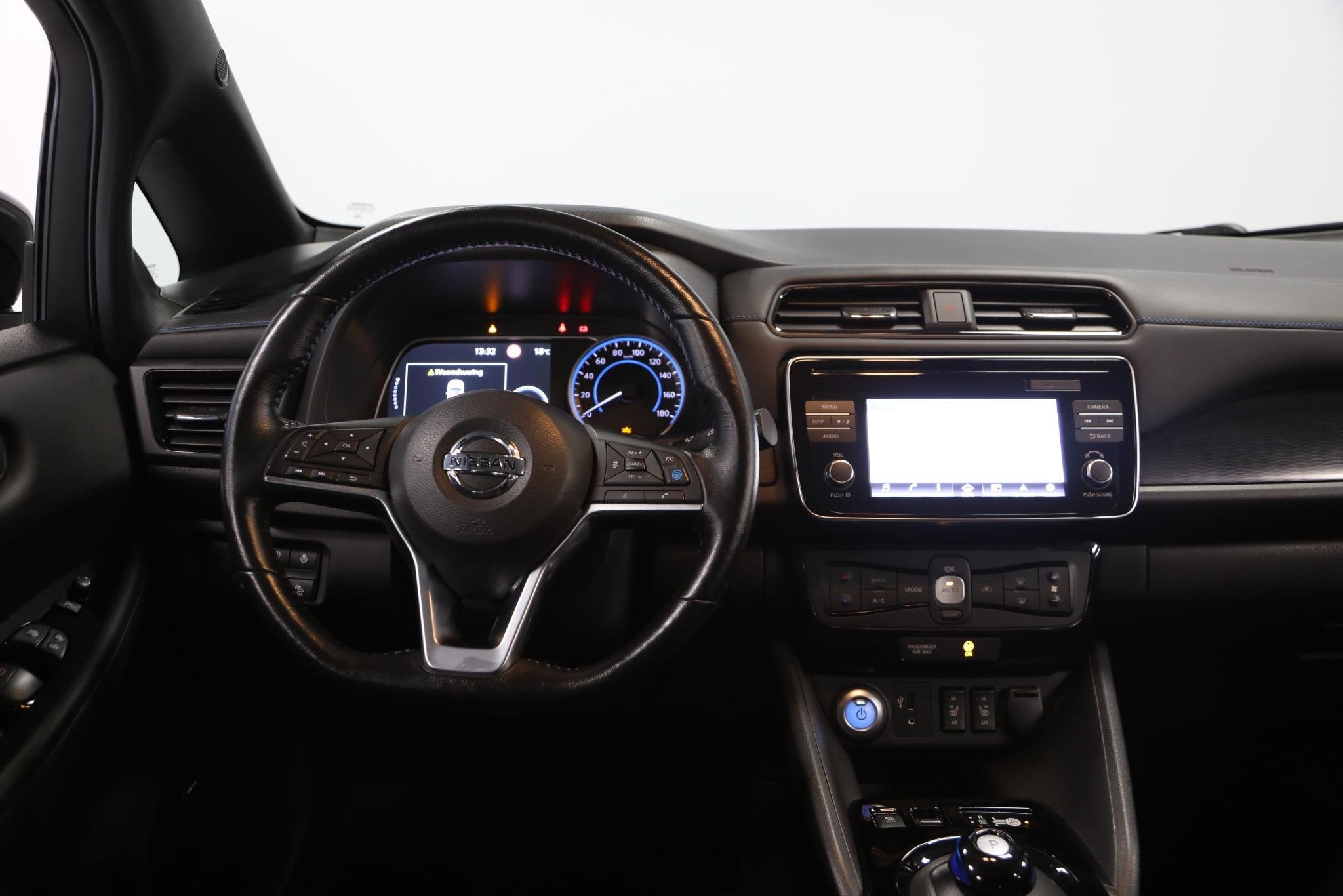 Nissan LEAF Tekna 40 kWh | Dealer onderhouden | Navi | Leder, 12 maanden, Gebruikt, Lichtsensor, Zwart