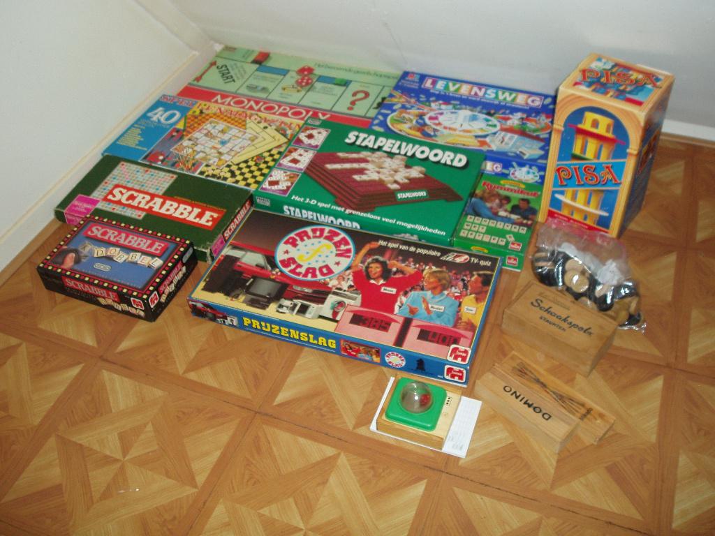 Te koop gezelsschap spellen, Vijf spelers of meer, Ophalen, Zo goed als nieuw