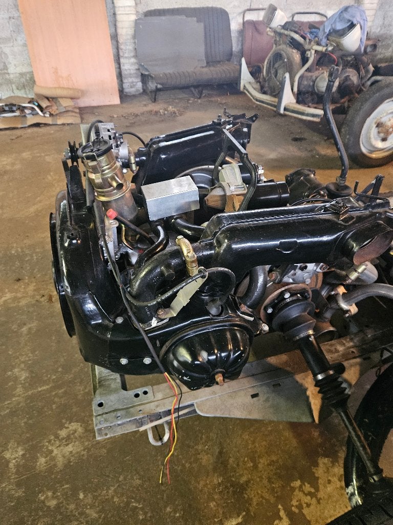 Foto 2 van Nieuw-Citroen 2CV6 compleet rollend chassis-Nieuw