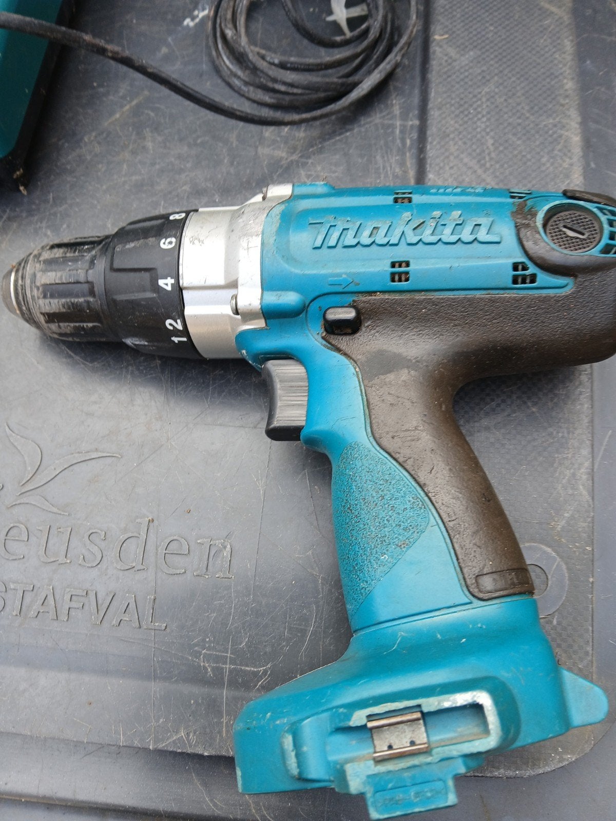 Makita Zware Accu Boormachine met Lader en 2 Accu's, Gebruikt, Variabele snelheid, Ophalen of Verzenden, Boor- en Schroefmachine