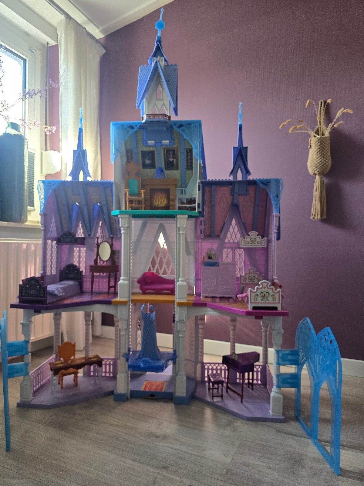 Disney Frozen Kasteel met Meubels - Zo goed als nieuw, Ophalen, Zo goed als nieuw, Poppenhuis