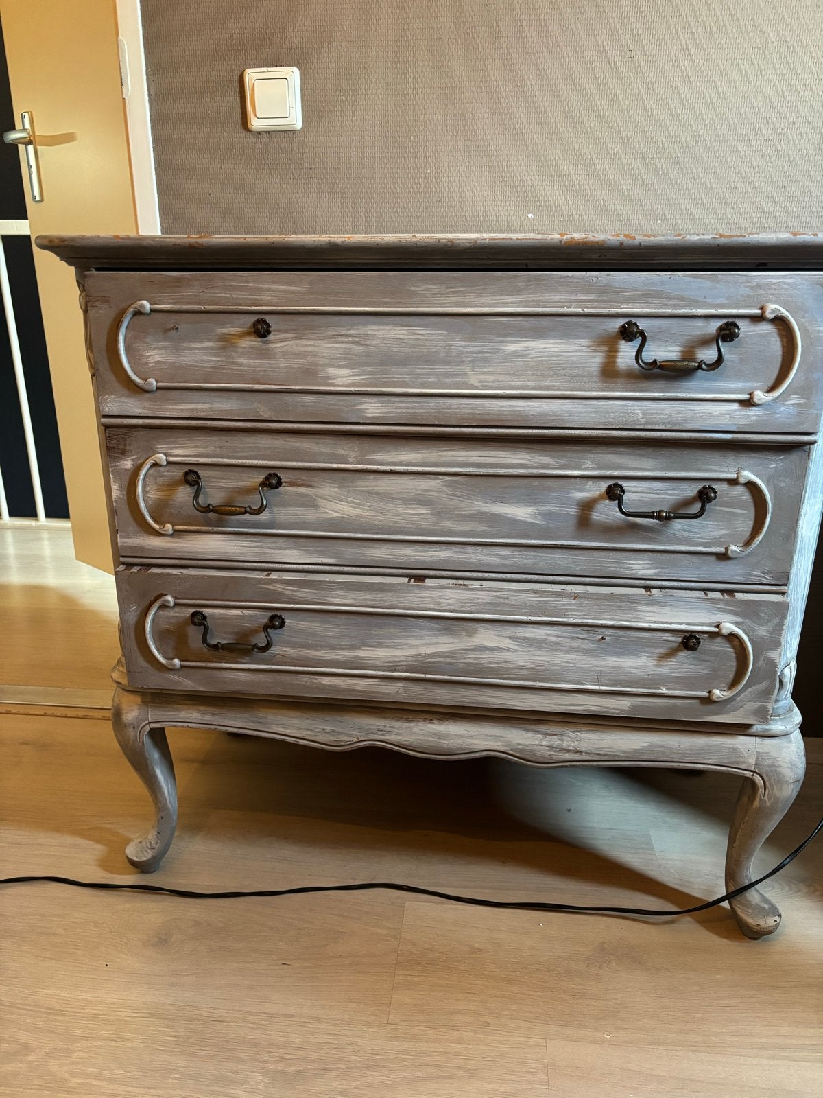 Vintage Buikkast - Grijs geverfd met 3 lades, Antiek en Kunst, Ophalen