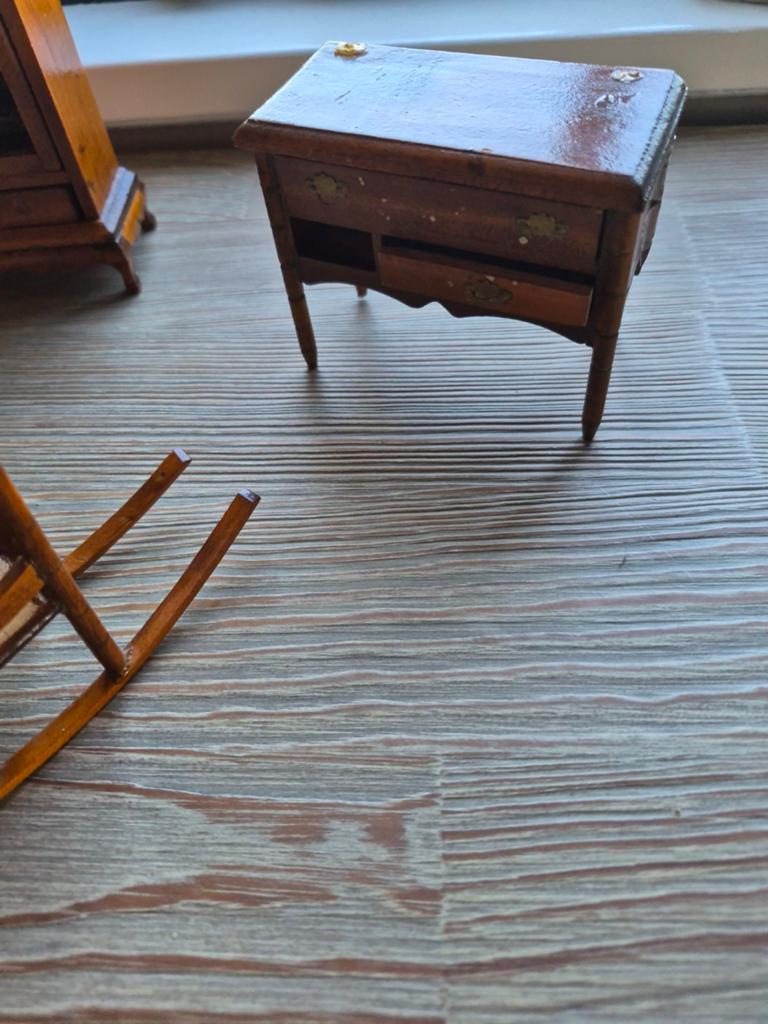Antieke poppenmeubeltjesVaste prijs€15euro, Verzenden, Gebruikt, Poppenhuis