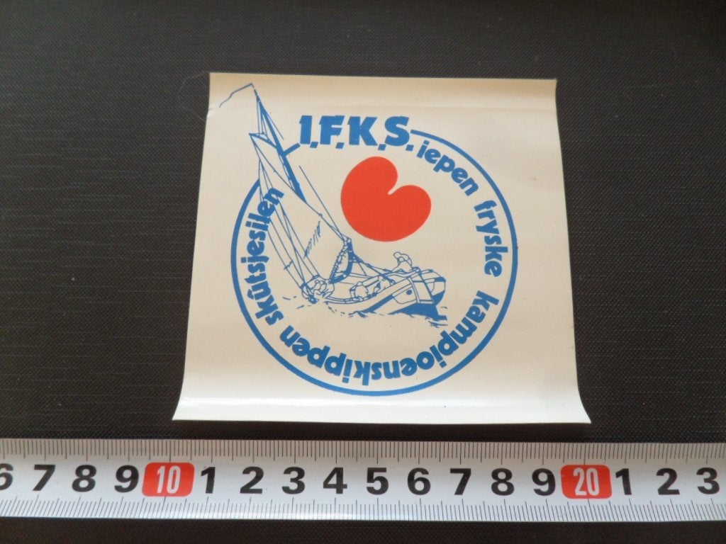 sticker I.F.K.S. iepen fryske kampioenskippen skûtsjesilen, Ophalen, Zo goed als nieuw