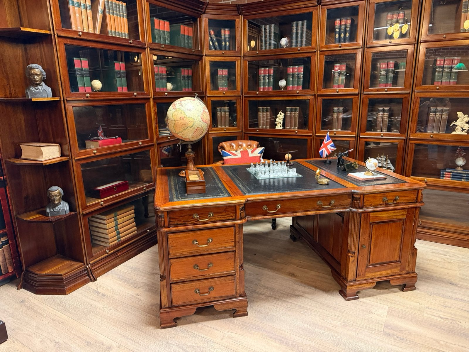 Engels bureau Chesterfield Partnerdesk Mahonie 180 cm, Ophalen